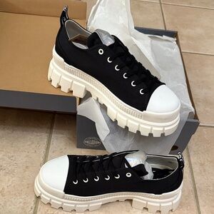 Palladium NEW IN BOX Black and White Platform Sneakers Size 9.5